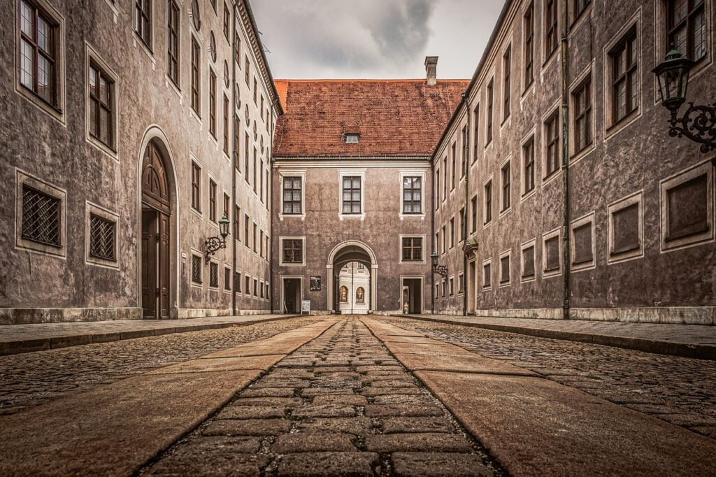 alley