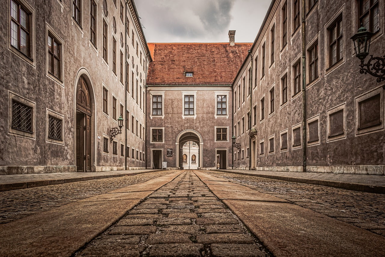 alley