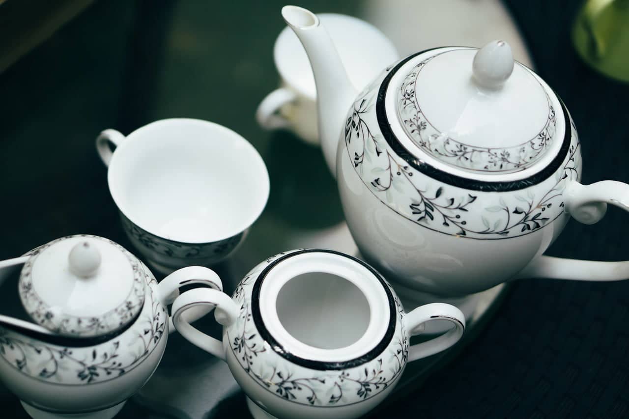 dream meaning Crockery