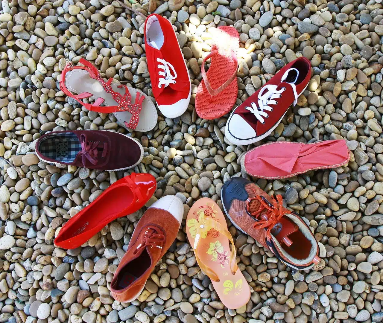 dream meaning Different Coloured Shoes
