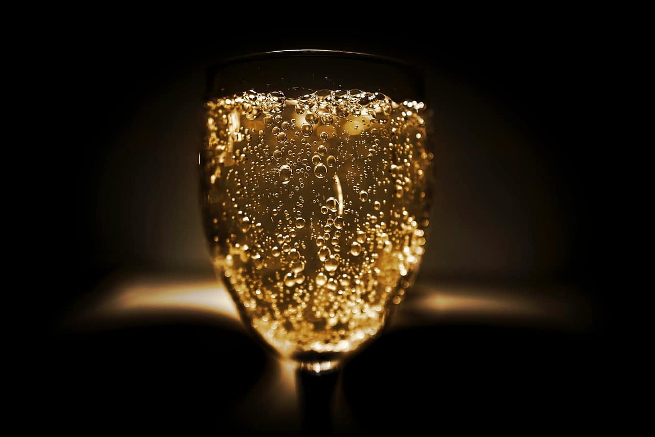 dream meaning Liquor