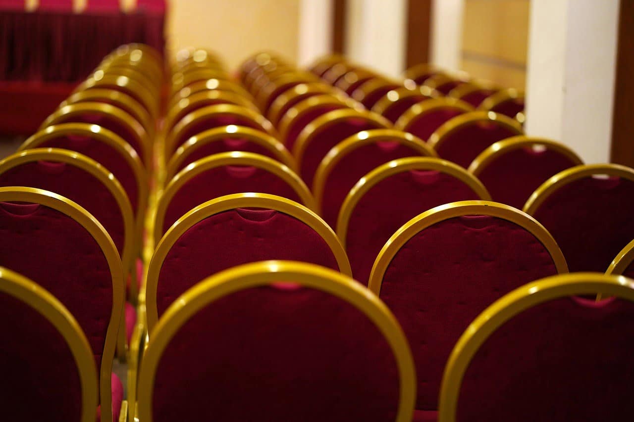 dream meaning Meeting hall