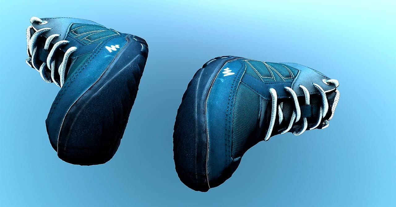 dream meaning Odd Shoes