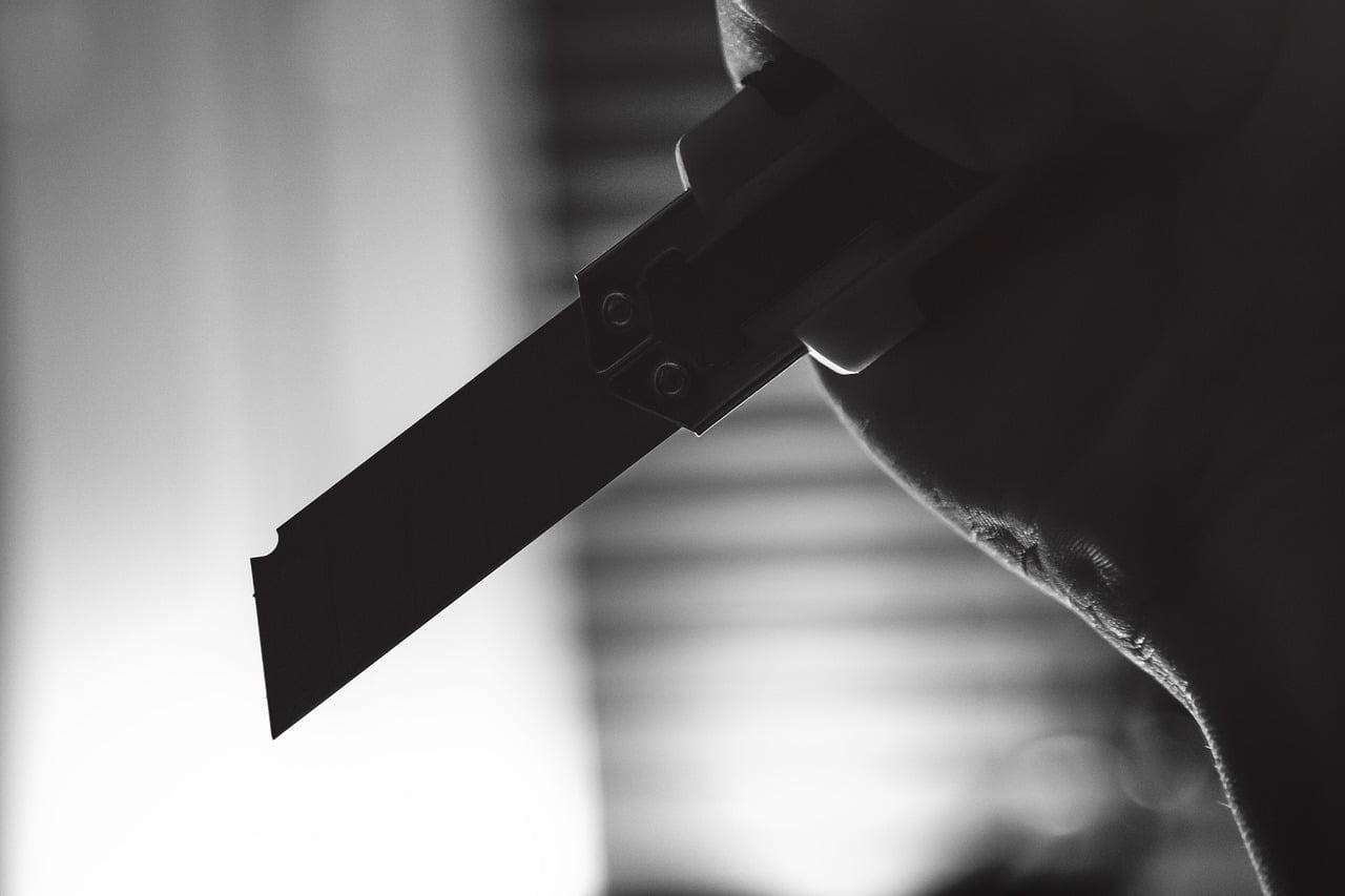 dream meaning Razor blade