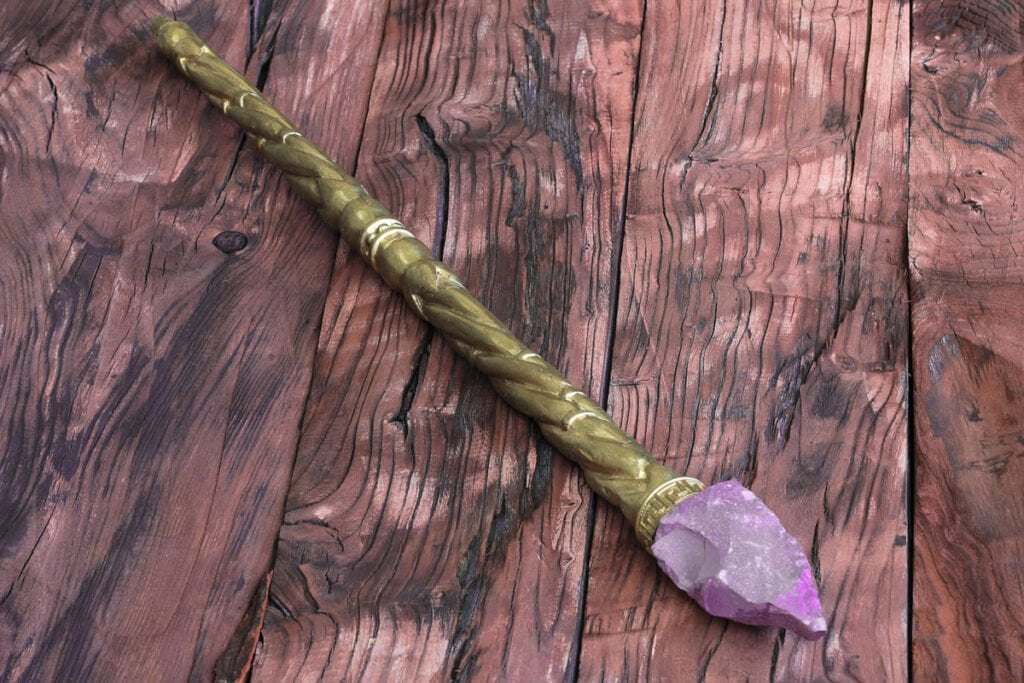 Scepter 5 Holding a Scepter